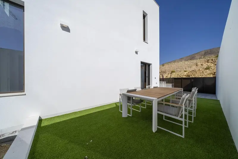 Chalet en Venta Benidorm  Amplios Espacios y Terraza
