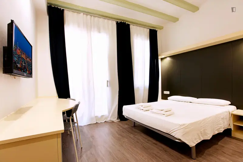 Habitacion Doble con Baño Privado y Balcon en Piso de 1 Habitacion