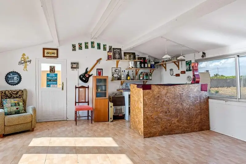 Finca con 2 Piscinas y 6 Caravanas en Venta