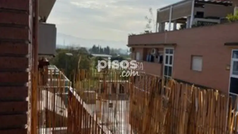 Piso en Venta en Albolote: 2 Dormitorios, Balcón y Ascensor