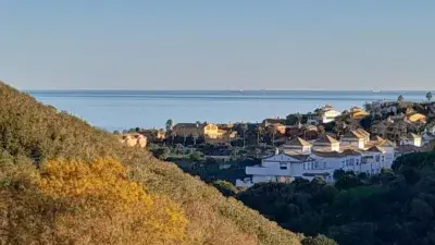 Apartamento en Nueva Alcaidesa con Vistas al Mar y Golf