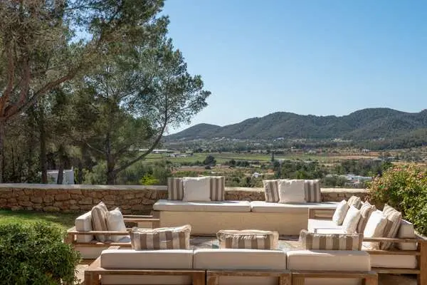 Villa Rústica con Piscina Climatizada Cerca de San Rafael Ibiza