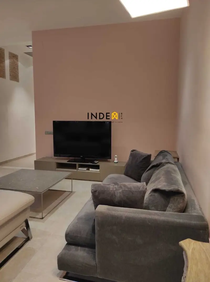 Piso Reformado con Salon Grande y Terraza en Barcelona