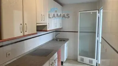 Piso en Venta en Urb El Silo 4 Dormitorios 2 Baños Garaje