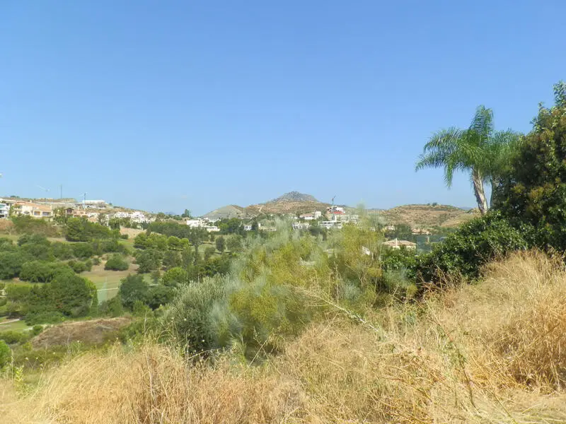 Parcela con Proyecto Aprobado Villa de Lujo en Benahavis