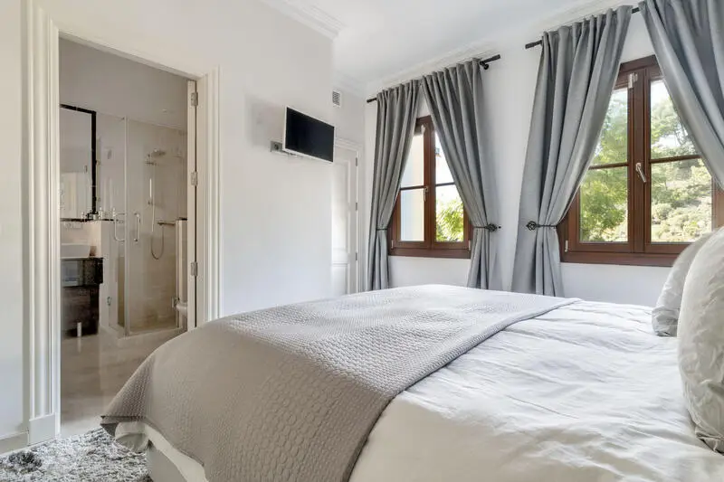 Villa de Lujo en Venta El Madroñal 6 Dormitorios Piscina Privada