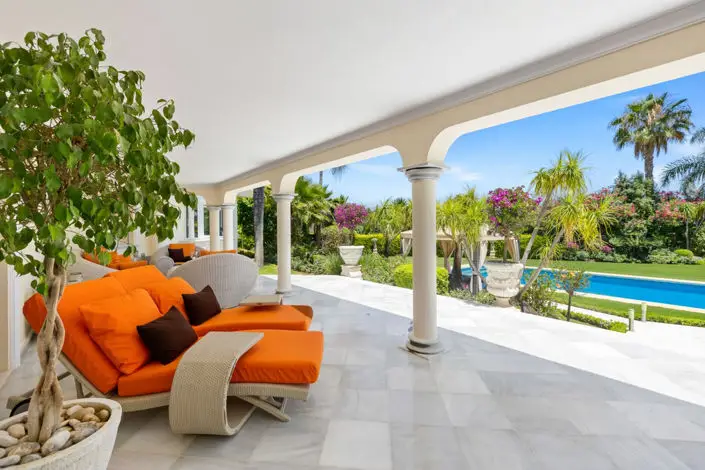 Villa de Lujo en Venta 6 Dormitorios Moderna Andaluza