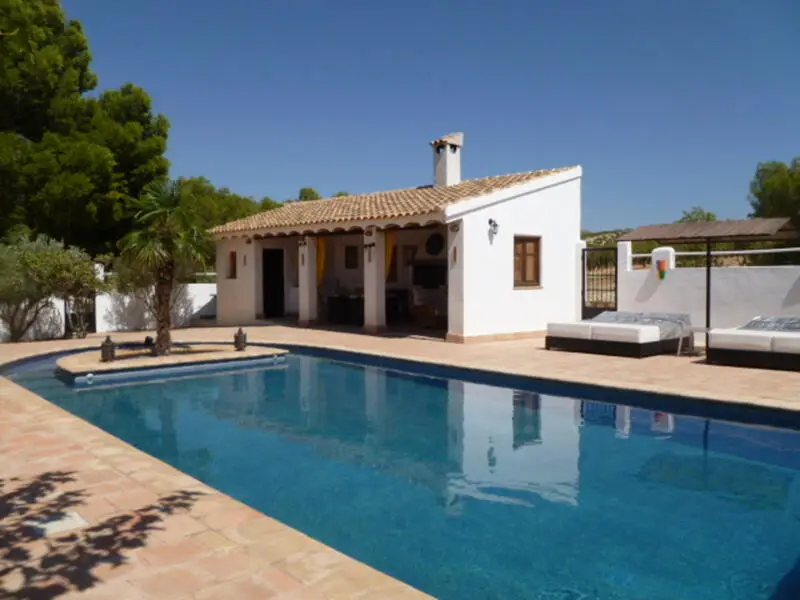 Cortijo con 7 Suites de Lujo en venta