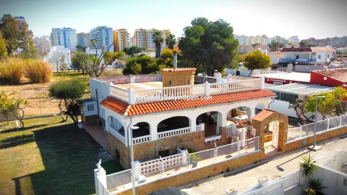 Villa 3 Dormitorios Venta Cerca Playa Gran Parcela