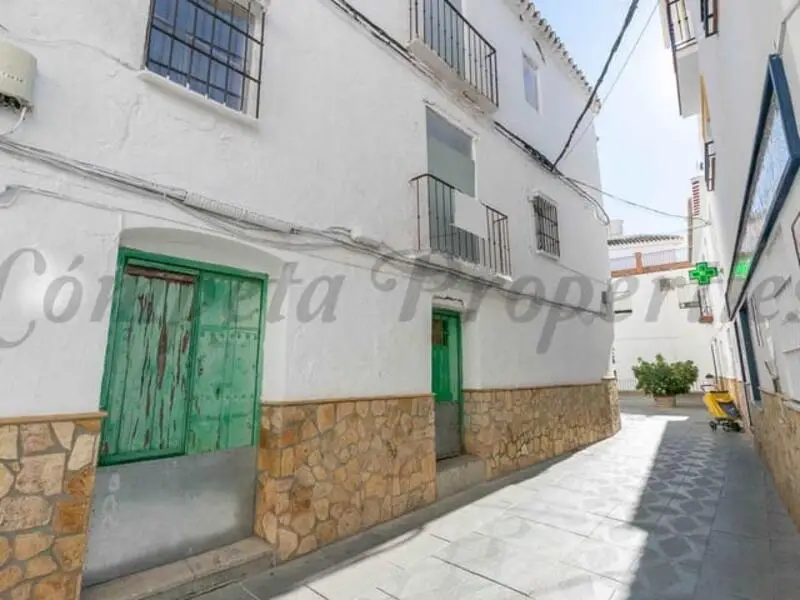 Adosado en Venta en Competa cerca de la Plaza Principal