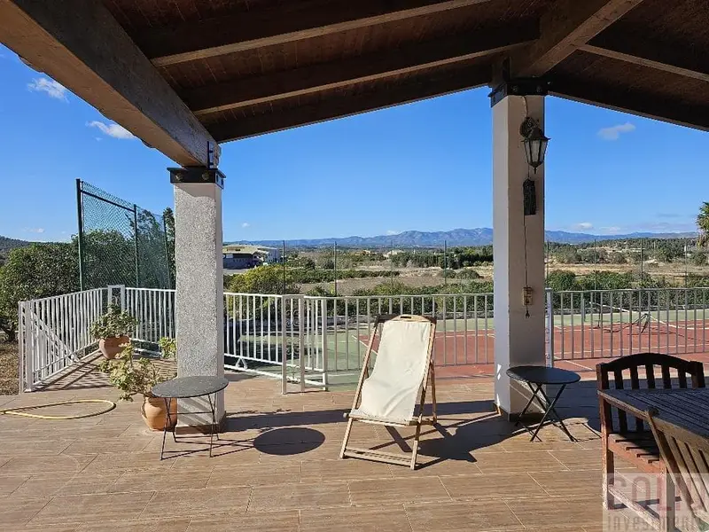Chalet en venta en Vilamarxant / Villamarchante, Valencia