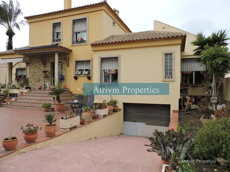 Chalet en Alquiler Torrevieja 4 Dormitorios 3 Baños Piscina Privada