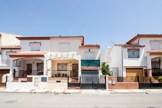 Venta Adosado con Terraza y Garaje en Chauchina