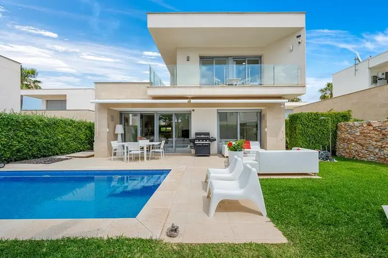 Villa 3 Dormitorios Vistabella Alicante
