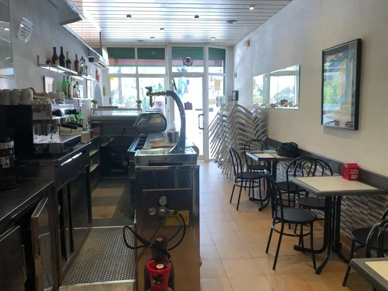 Venta Local Comercial Bar Restaurante La Marina Port Sants Barcelona