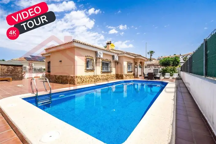 Villa de 4 Dormitorios en Venta