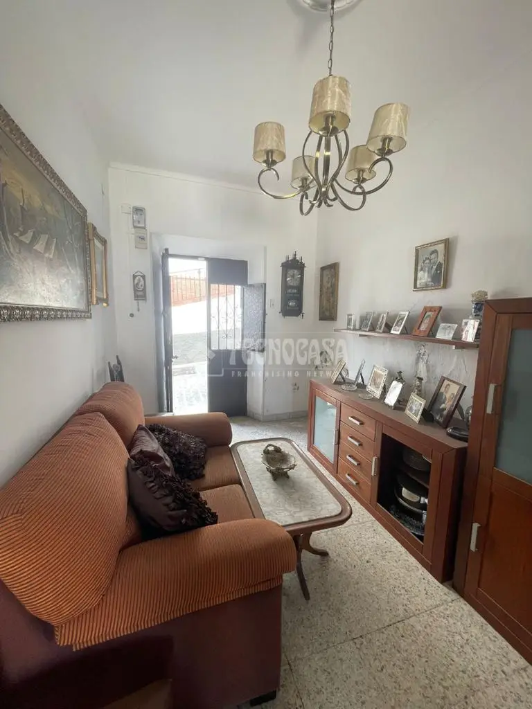 Casa en Venta en Álora: 3 Dormitorios, Terraza