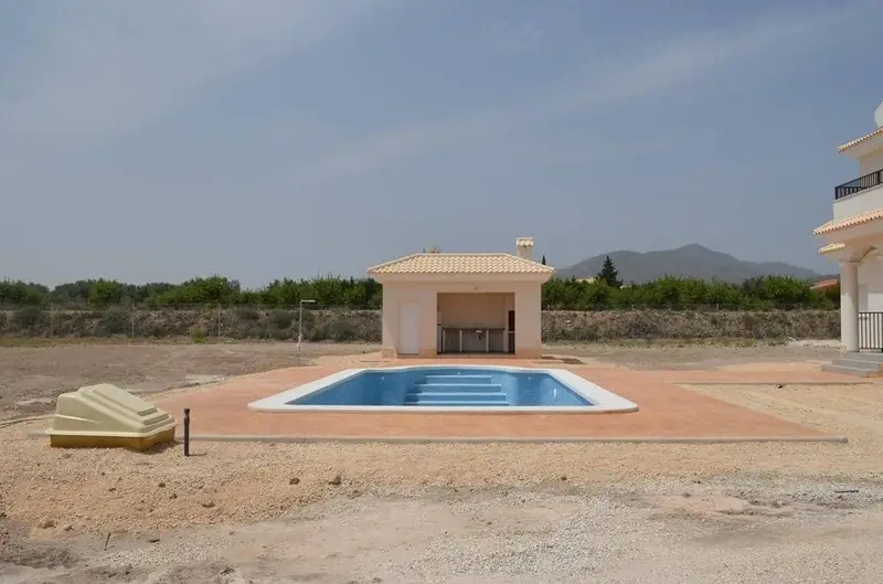 Villas de Lujo en Pinoso: Chalets Modernos y Tradicionales