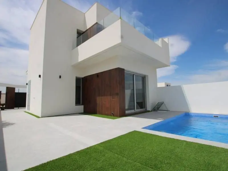 Venta Villa de 3 habitaciones en Pueblo, San Fulgencio - Ref: RN-55738