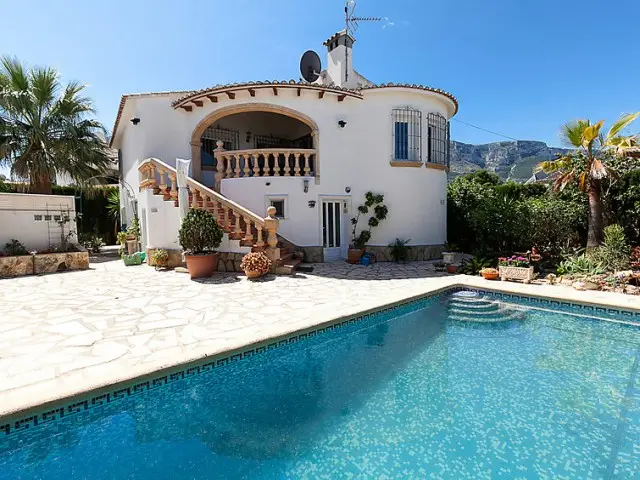 Casa-Villa de 3 Dormitorios alquiler Denia, España