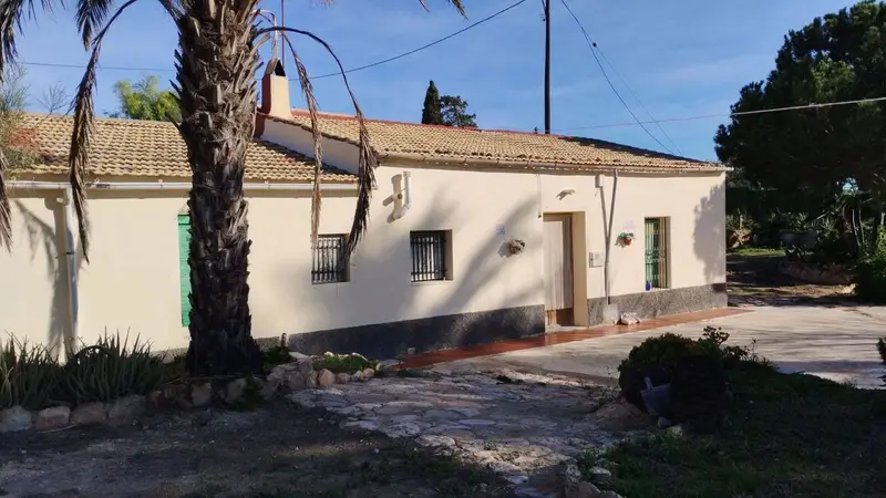 Casa Cueva con Encanto y Terreno -  Ideal Familia o Negocio Rural