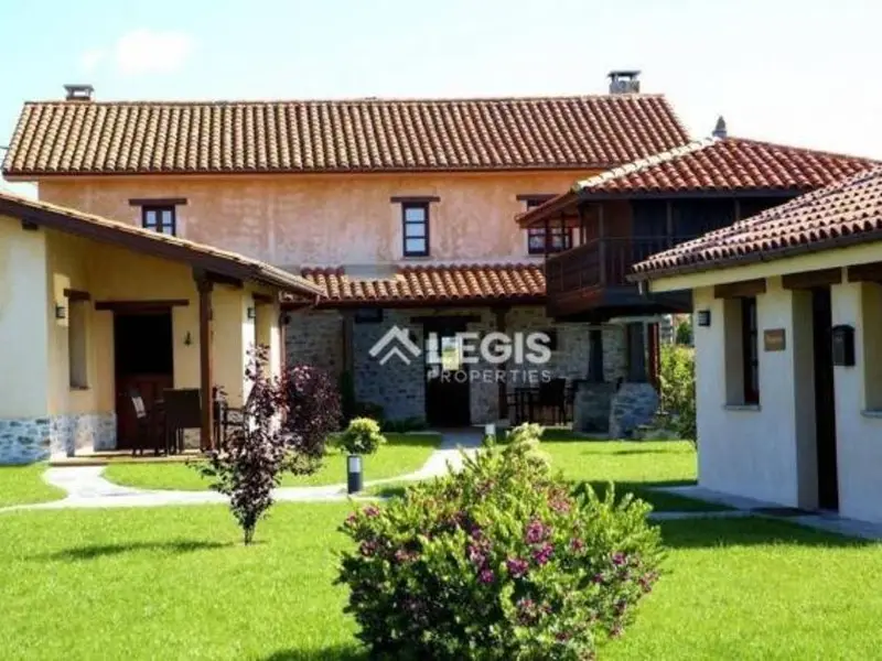 Conjunto Rural Asturiano con 3 Casas y Horreo - Alta Rentabilidad