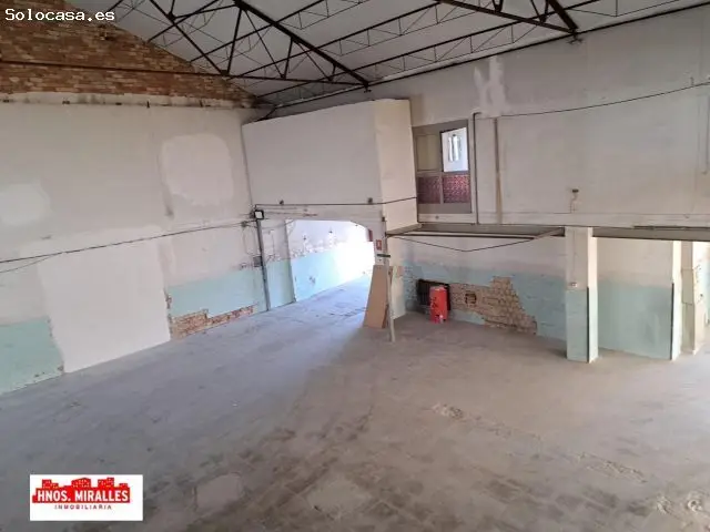 Nave Diafana en Carrus Elche 1100m2 Oficinas Altillo
