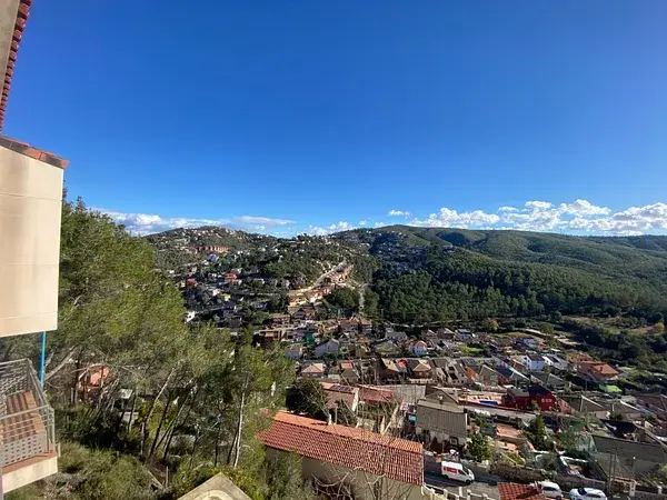 Casa en Venta Vallirana 226m2 4 Dormitorios Piscina