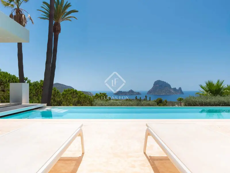 Villa de Lujo en Cala Carbo Ibiza con Vistas a Es Vedra