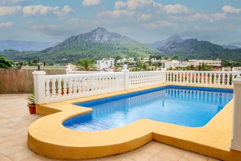 Villa en Orba con Apartamento Independiente y Piscina