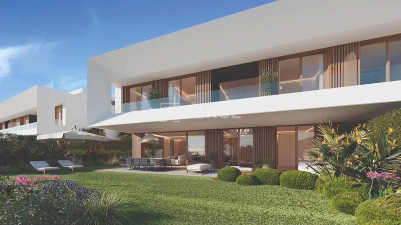 Villas de Lujo en Estepona con Vistas al Mar