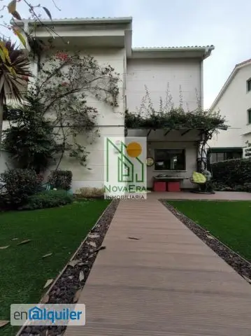 Chalet Adosado con Piscina y Jardin en A Caeira
