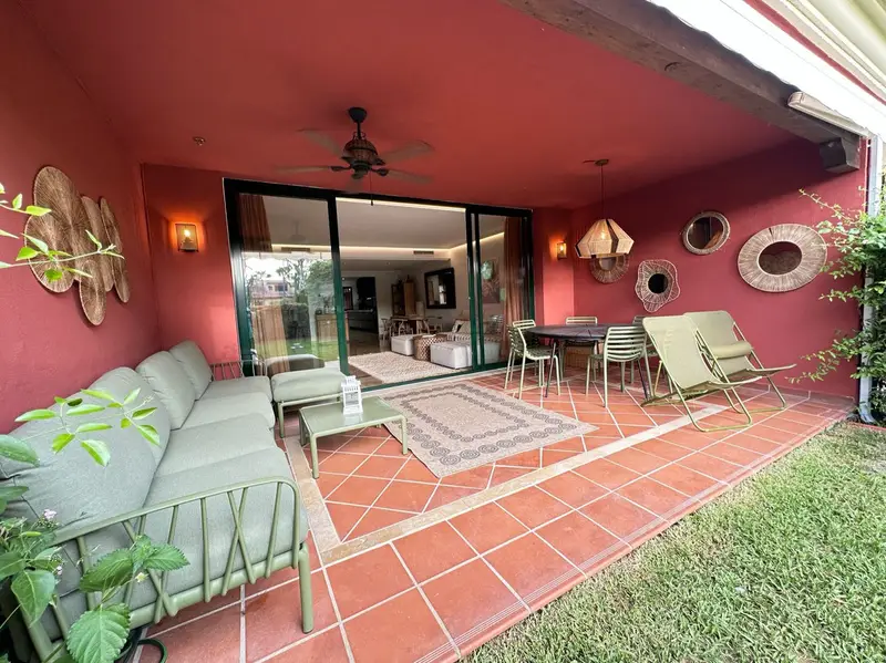 Casa-Villa de 4 Dormitorios alquiler Milla de Oro, España