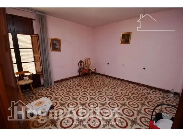 Casa amplia con balcón cerca de Av Alemania