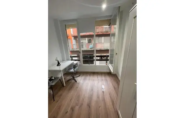 Apartamento 5 Dormitorios Badalona Alquiler 3-24 Meses