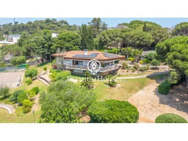 Casa con Vistas al Mar y Parcela Edificable en Sant Andreu de Llavaneres