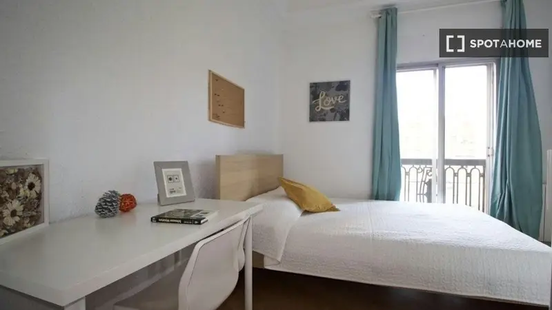 Apartamento en Madrid 6 dormitorios 2 baños Spotahome