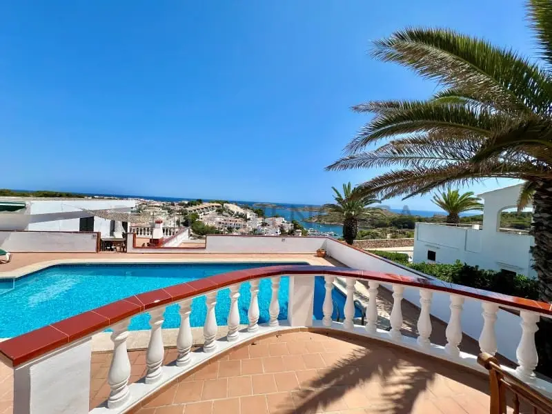 Chalet en Port d Addaia con Vistas al Mar y Piscina