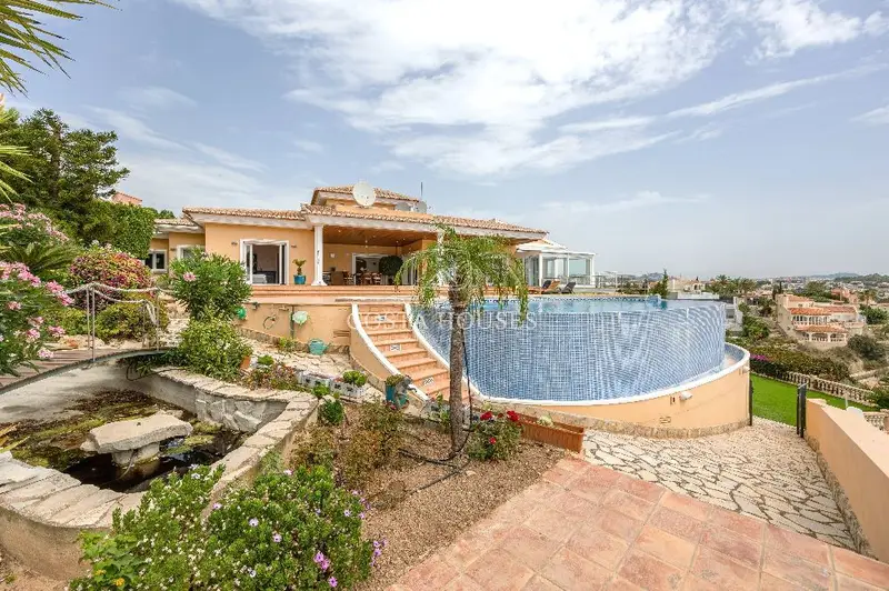 Villa de Lujo en Calpe con Vistas al Mar
