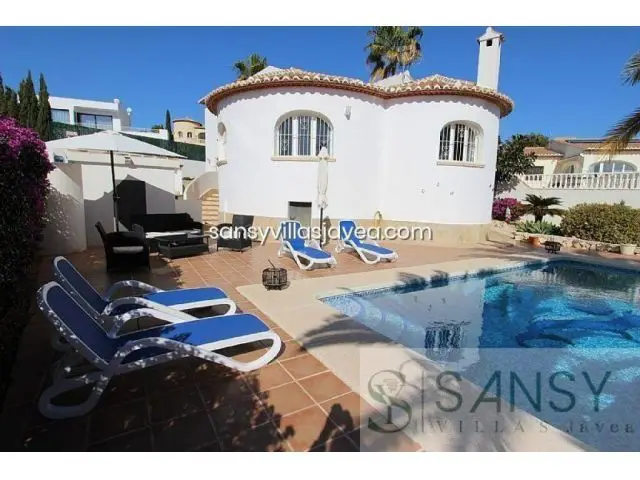 Villa en Calpe con 5 Dormitorios y Piscina Cerca de la Playa