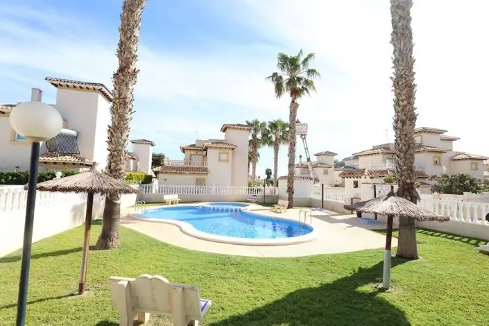 Bungalow 2 Dormitorios en Venta La Regia San Jose Villas