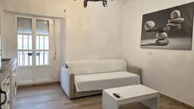 Apartamento en Alquiler Barrio Alto Reformado