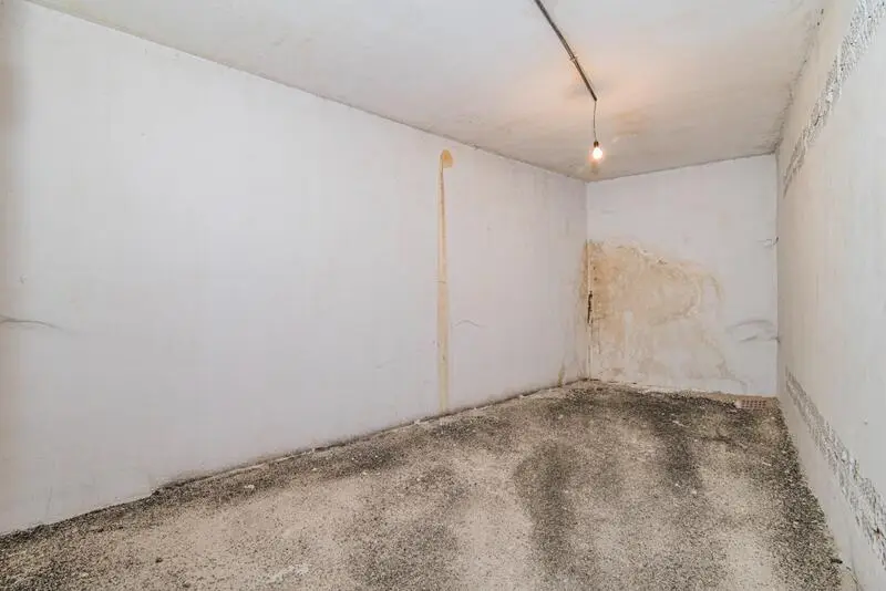 Plaza de Garaje y Trastero en Venta en Granada