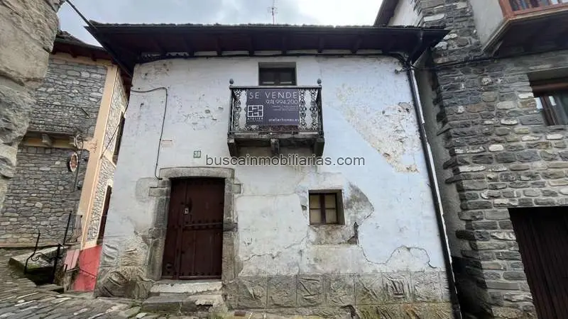 Casa Hist";orica con Parcelas en Ans";o