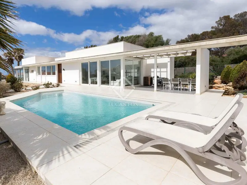 Chalet con vistas al mar en venta en Menorca