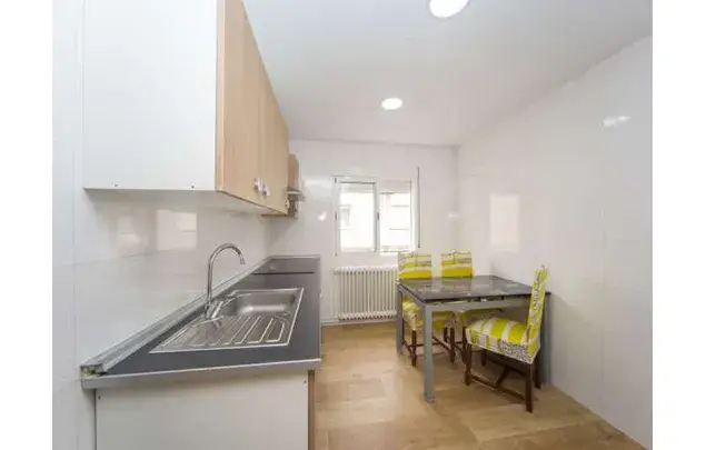 Alquiler de Habitaciones en Granada - Piso Amueblado