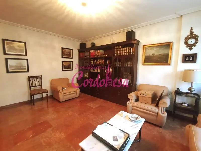 Venta Piso con Terraza en Centro Cordoba