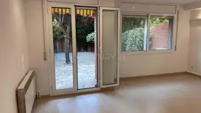 Chalet en Sant Joan Despí: 4 habitaciones, 3 baños, jardín y azotea