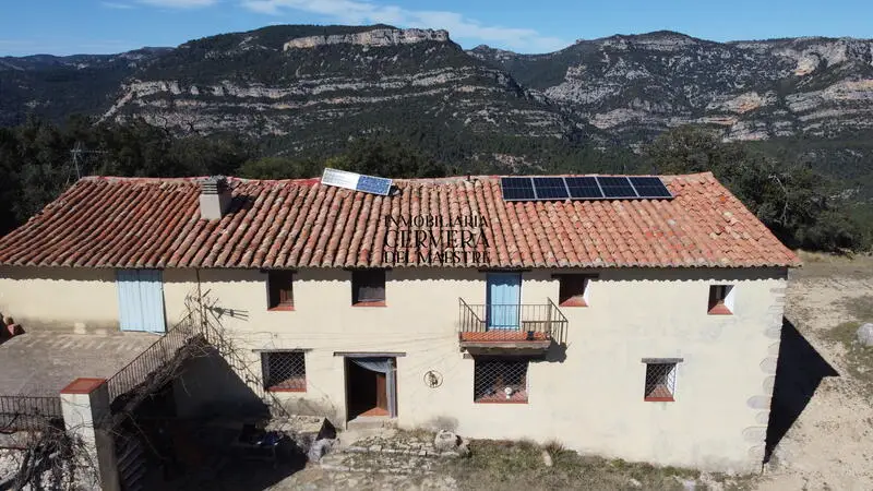 Masia con 11 habitaciones y plantación de trufas