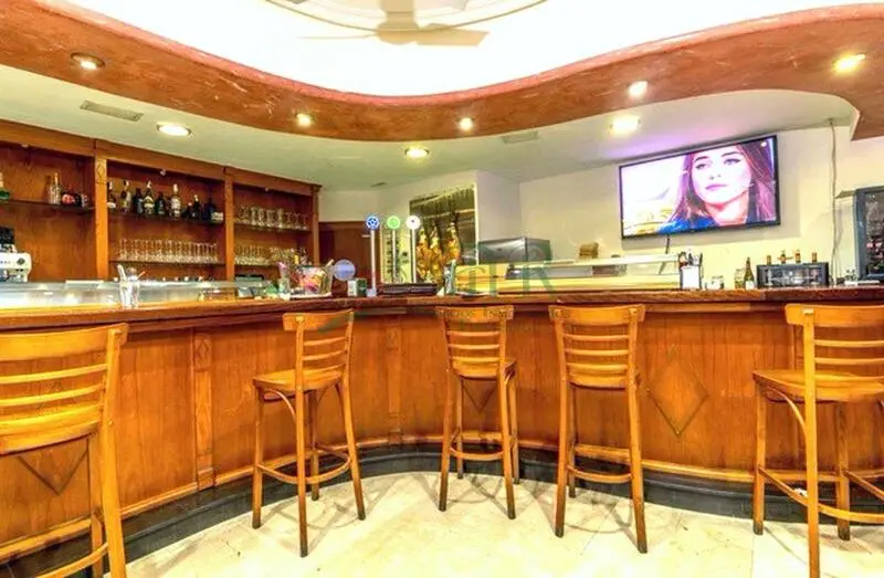 Restaurante equipado con 4 apartamentos en venta